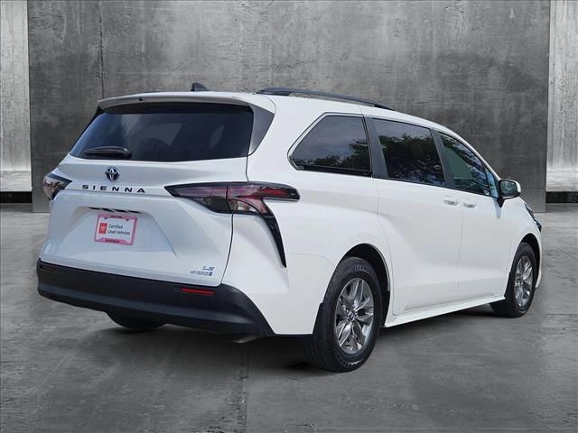 2023 Toyota Sienna LE