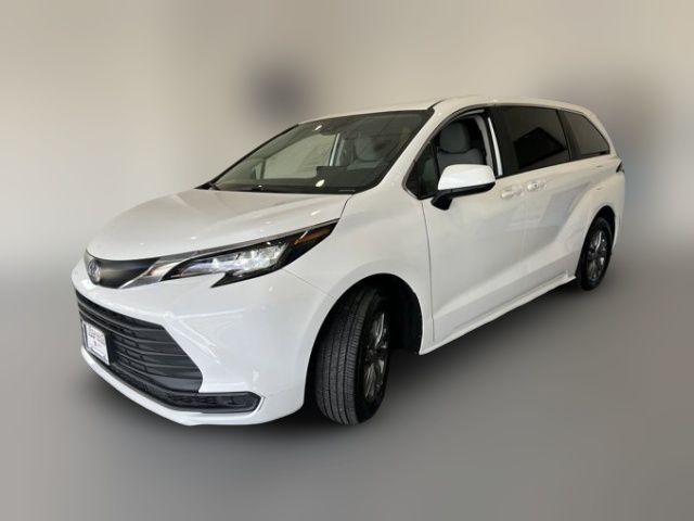 2023 Toyota Sienna LE