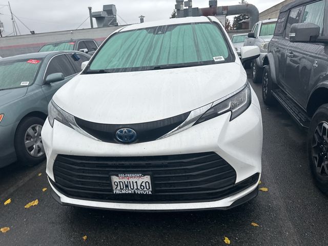 2023 Toyota Sienna LE