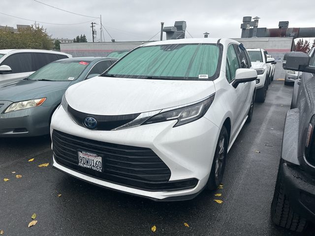 2023 Toyota Sienna LE