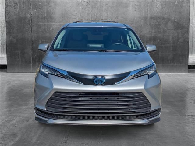 2023 Toyota Sienna LE