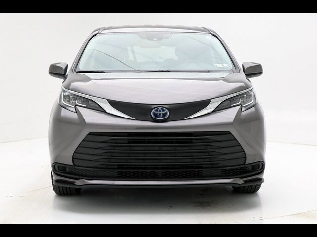 2023 Toyota Sienna LE