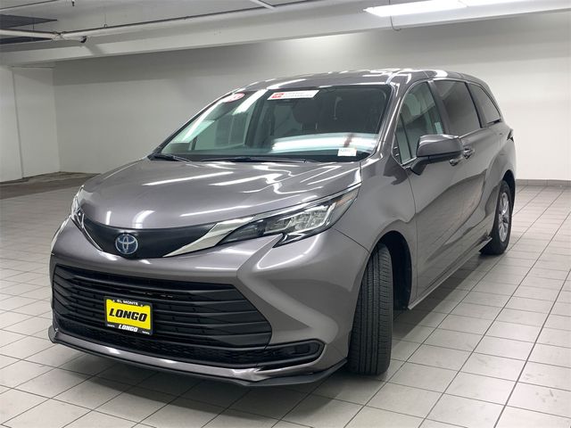 2023 Toyota Sienna LE