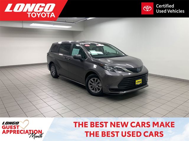 2023 Toyota Sienna LE