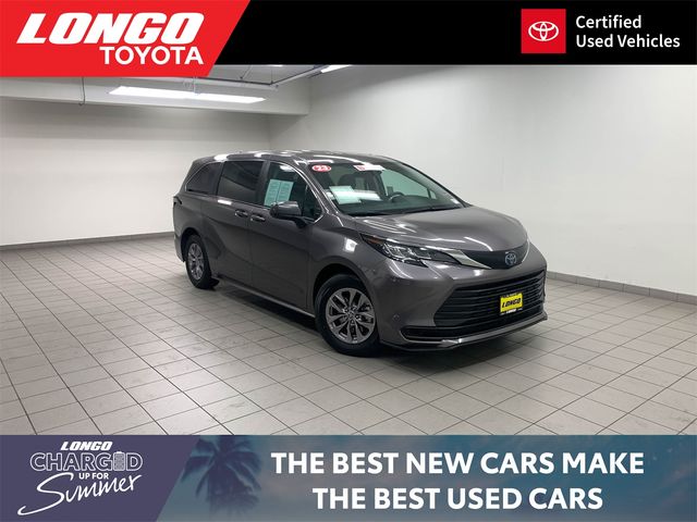 2023 Toyota Sienna LE