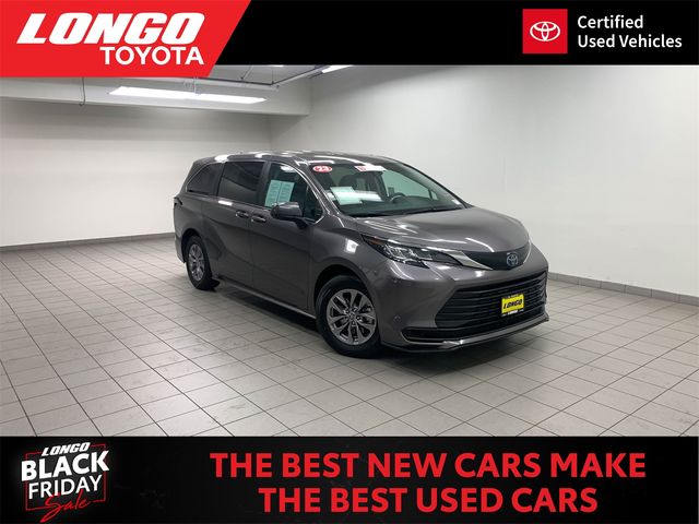 2023 Toyota Sienna LE