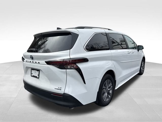 2023 Toyota Sienna LE