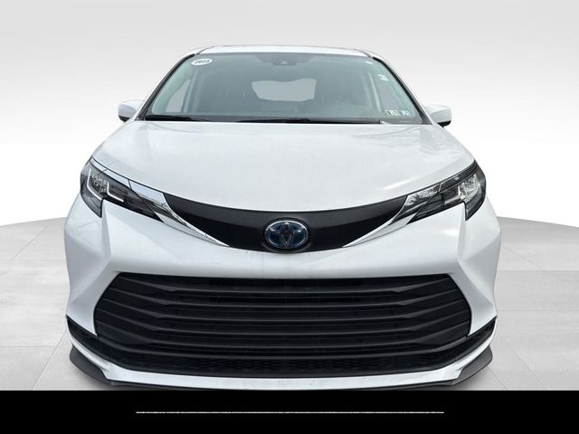 2023 Toyota Sienna LE