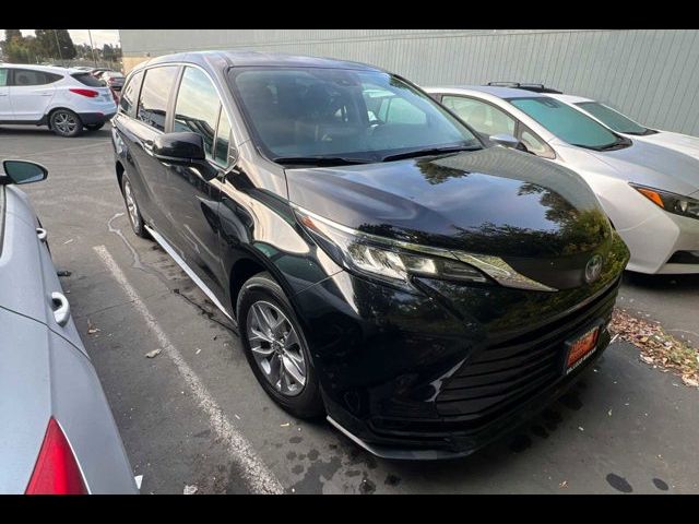 2023 Toyota Sienna LE