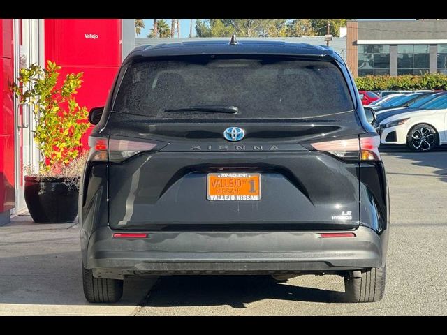 2023 Toyota Sienna LE