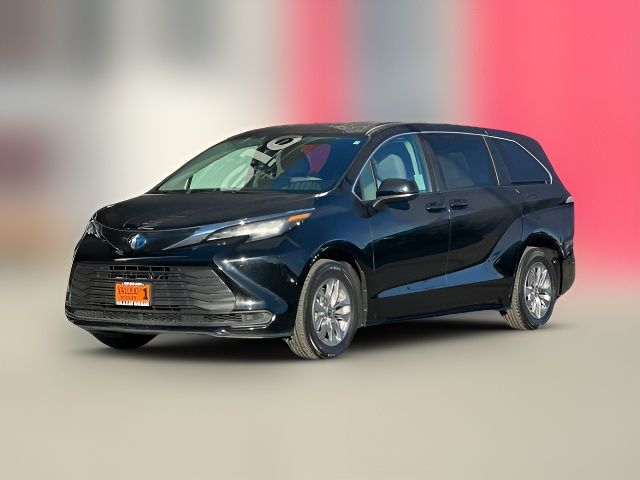 2023 Toyota Sienna LE