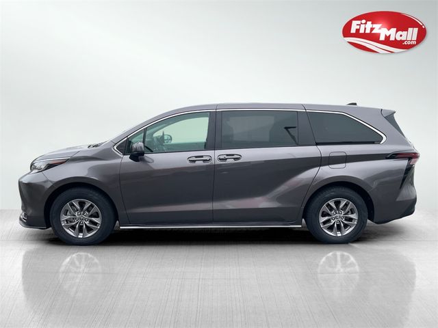 2023 Toyota Sienna LE