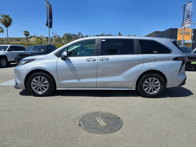 2023 Toyota Sienna LE