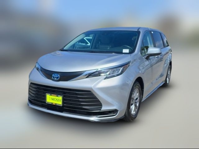 2023 Toyota Sienna LE