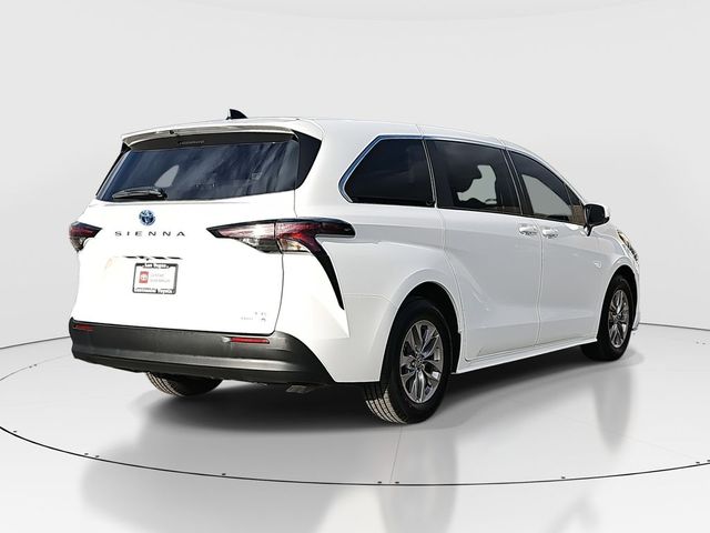 2023 Toyota Sienna LE