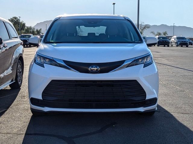 2023 Toyota Sienna LE