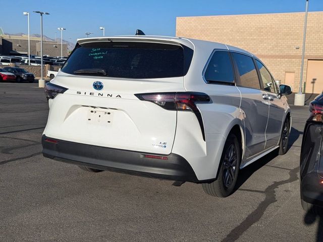 2023 Toyota Sienna LE