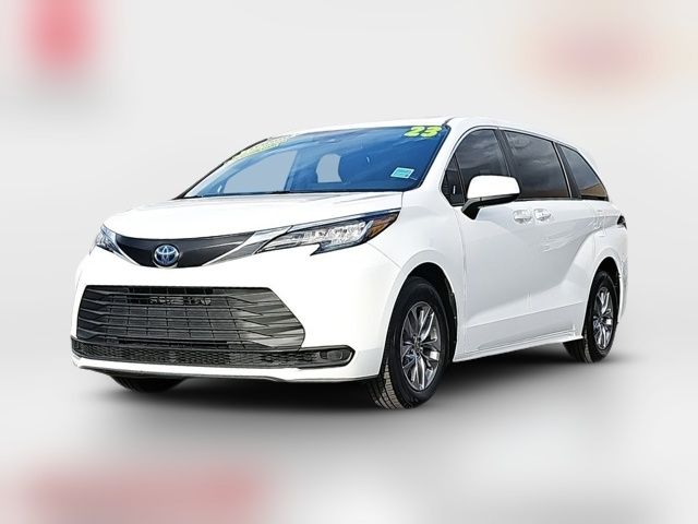 2023 Toyota Sienna LE