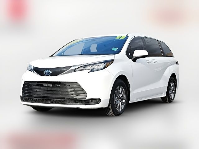 2023 Toyota Sienna LE