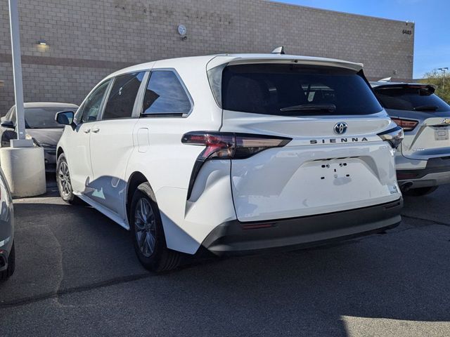 2023 Toyota Sienna LE