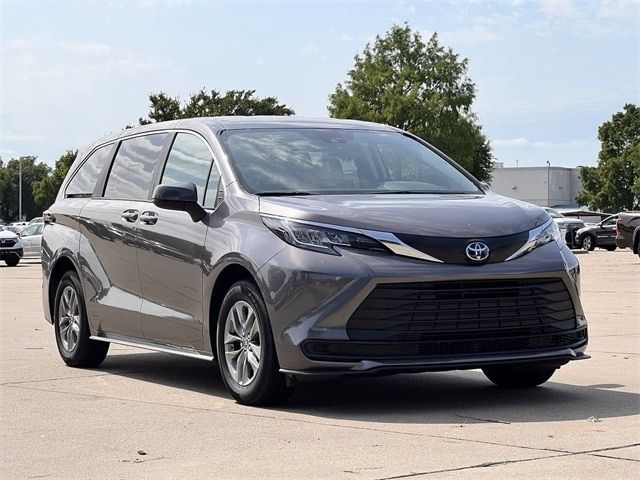 2023 Toyota Sienna LE