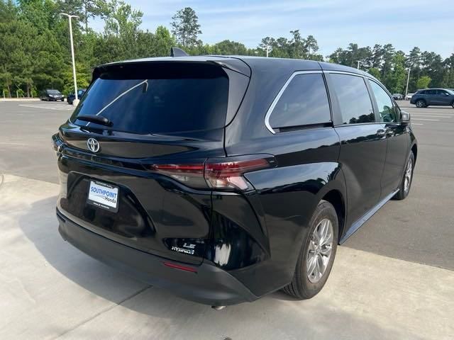 2023 Toyota Sienna LE