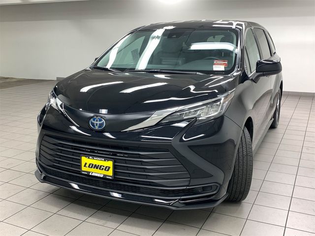 2023 Toyota Sienna LE