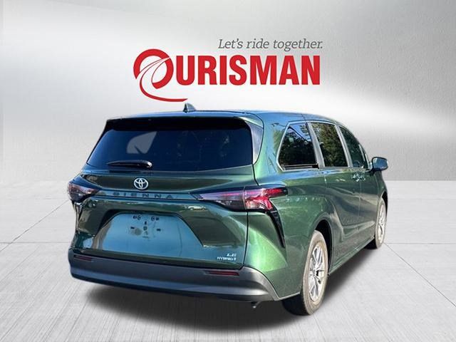 2023 Toyota Sienna LE