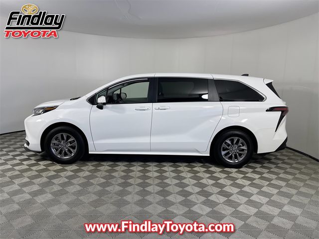 2023 Toyota Sienna LE