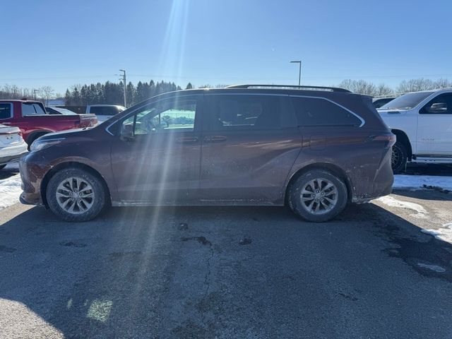 2023 Toyota Sienna LE