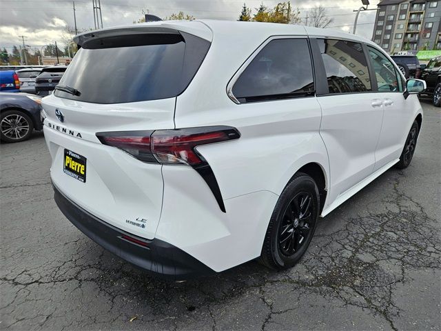 2023 Toyota Sienna LE