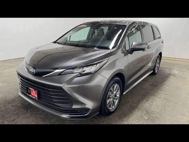 2023 Toyota Sienna LE