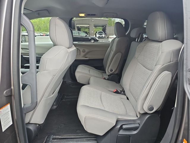 2023 Toyota Sienna LE