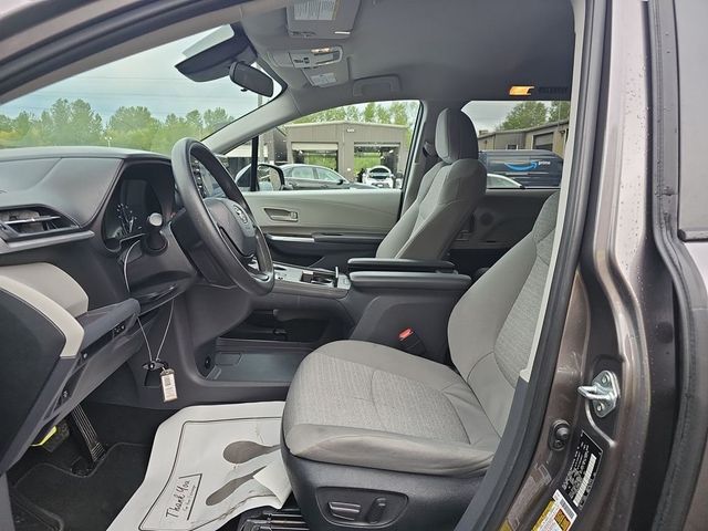 2023 Toyota Sienna LE