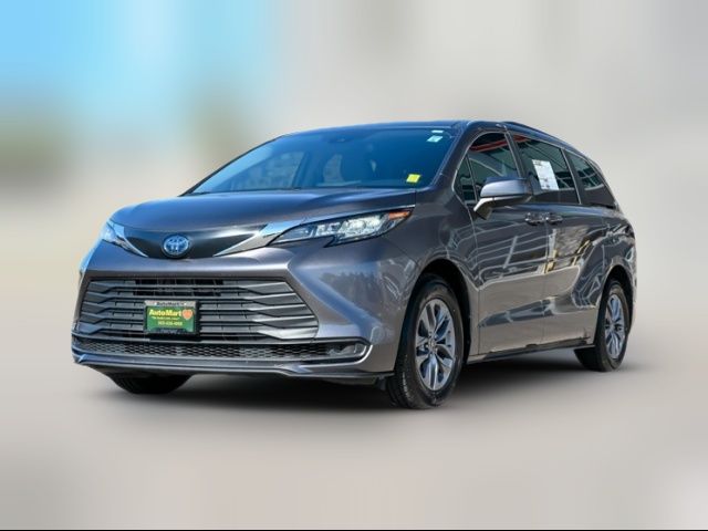 2023 Toyota Sienna LE