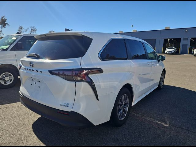 2023 Toyota Sienna LE