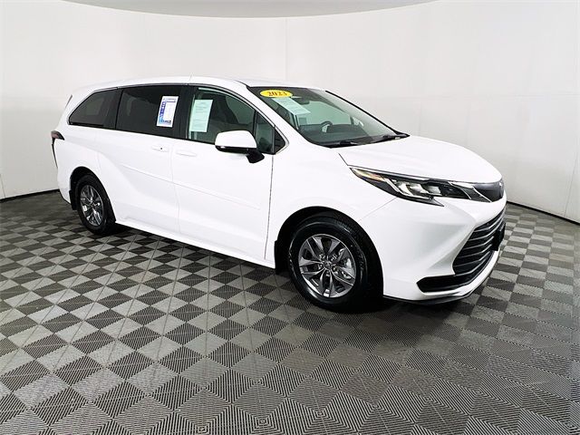 2023 Toyota Sienna LE