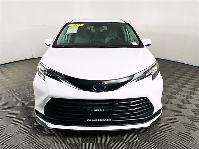 2023 Toyota Sienna LE