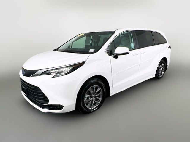 2023 Toyota Sienna LE
