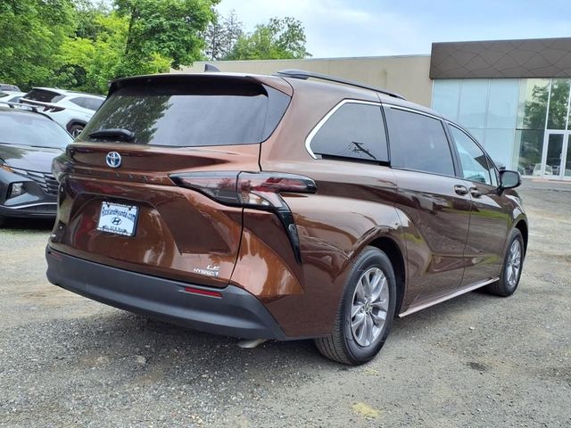 2023 Toyota Sienna LE