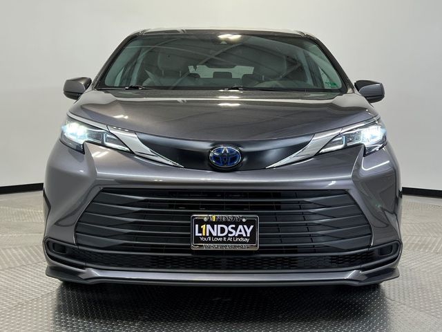 2023 Toyota Sienna LE