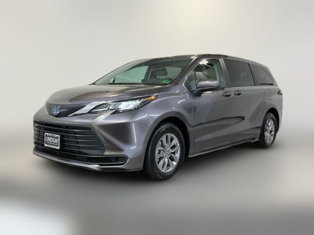 2023 Toyota Sienna LE