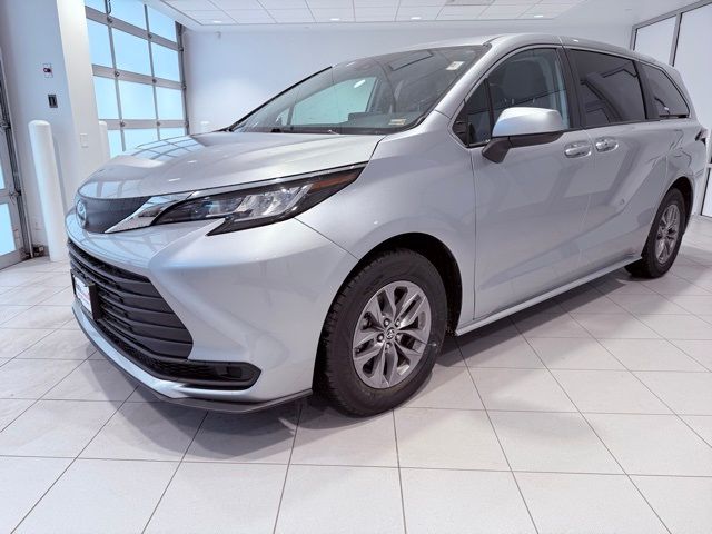 2023 Toyota Sienna LE