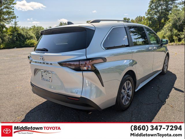 2023 Toyota Sienna LE