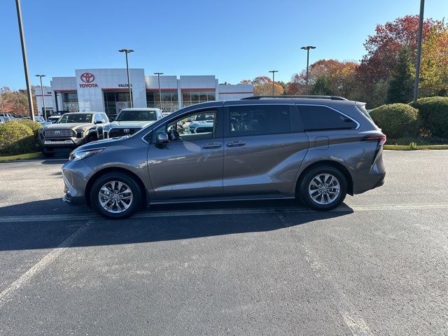 2023 Toyota Sienna LE