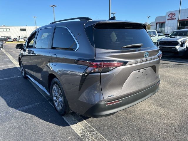 2023 Toyota Sienna LE