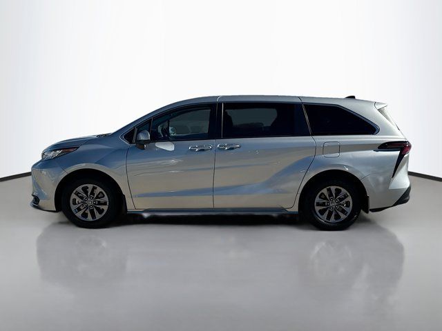 2023 Toyota Sienna LE