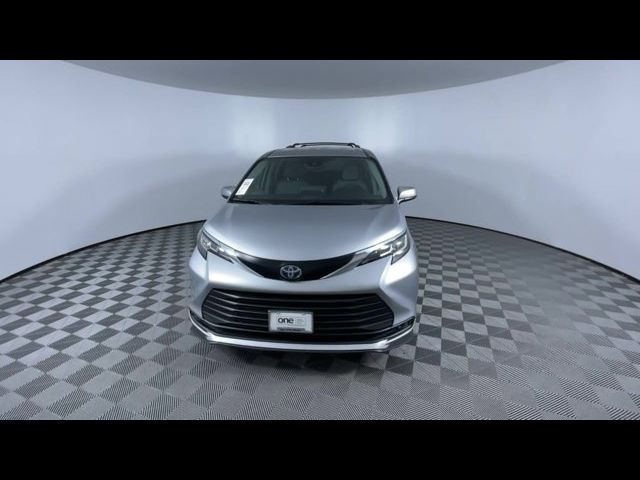 2023 Toyota Sienna LE