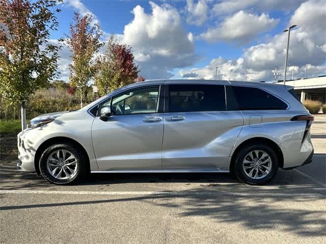 2023 Toyota Sienna LE