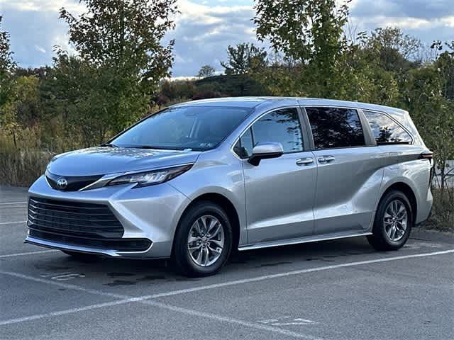 2023 Toyota Sienna LE